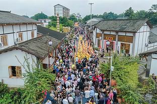 马卡：皇马可能提前在中卫位置引援，他们并未考虑瓦拉内